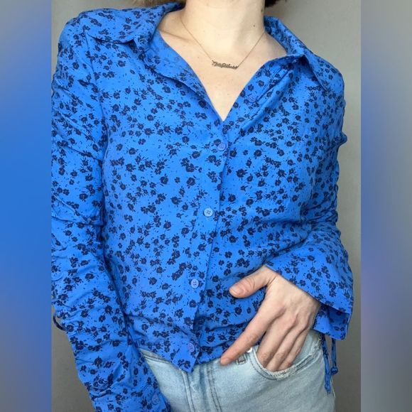 Zara Blue Floral Cinched Sleeved Blouse with Ties - Picture 2 of 12